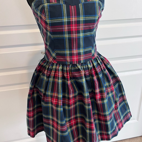 Abercrombie & Fitch Dresses & Skirts - Abercrombie & Fitch Navy Red Plaid Sweetheart Strapless Fit & Flare Dress Size M